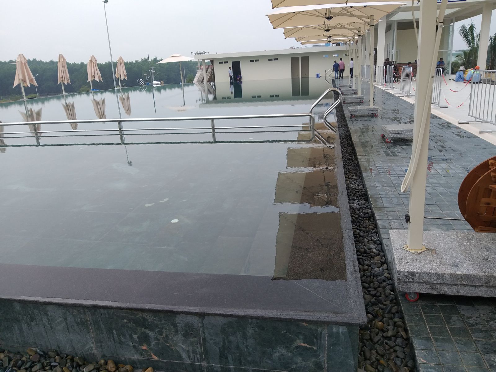 Xây dựng hồ bơi vô cực, tràn đều chuyên nghiệp tại Cam Ranh